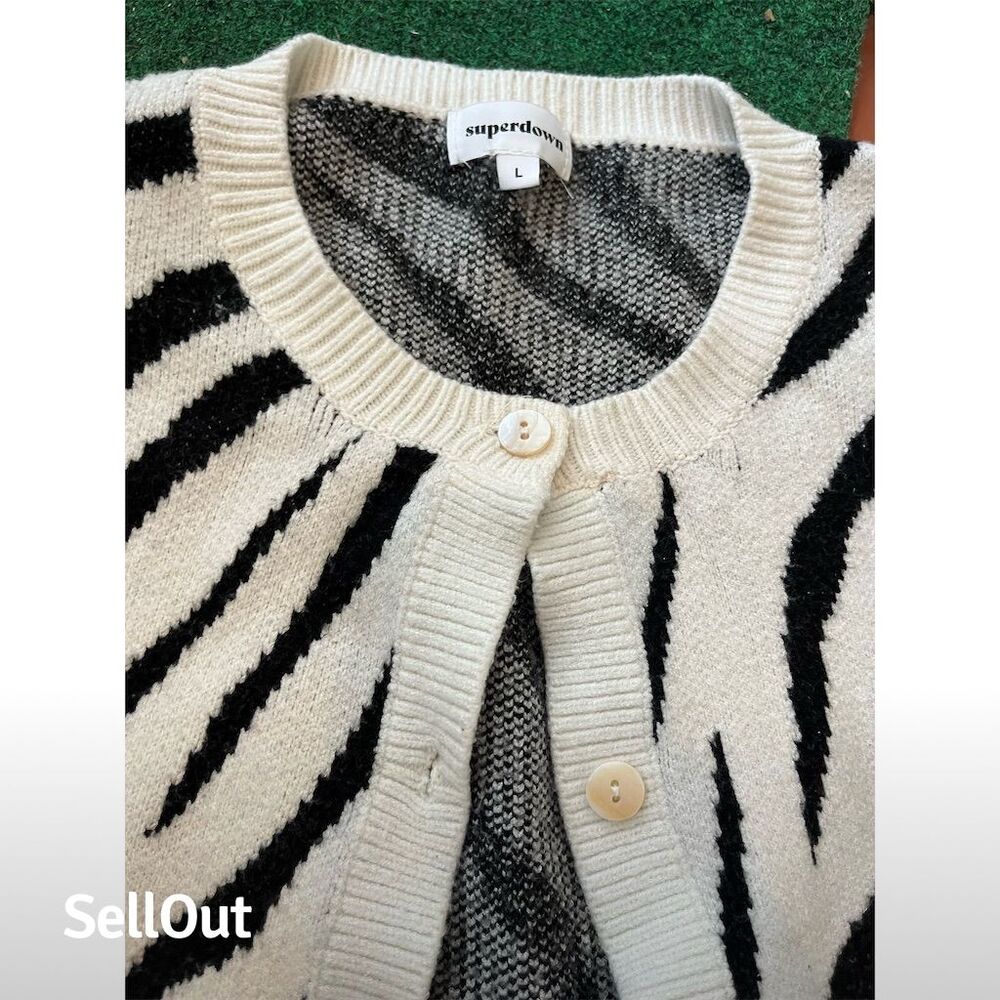 Superdown Women's Zebra Print Knit Cardigan & Skirt Set Size L - Picture 3 of 3
